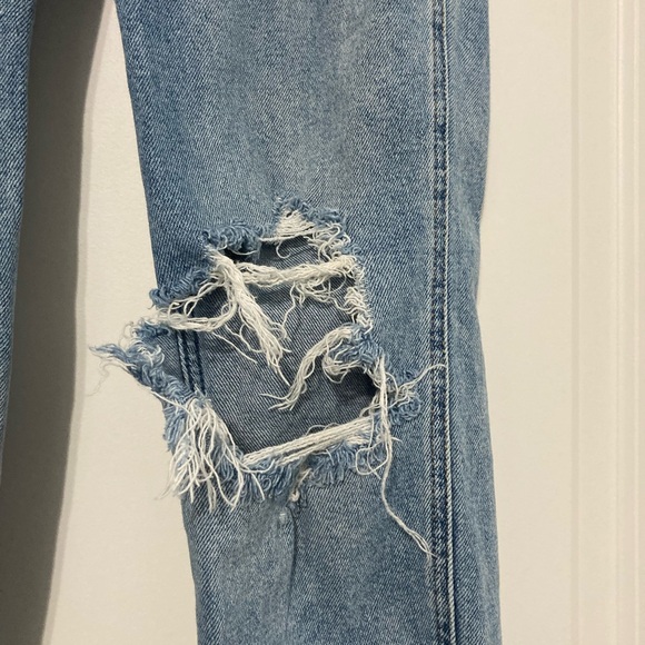 Hollister Ultra High-Rise Mom Jean 0S W24 L25 - Picture 4 of 10